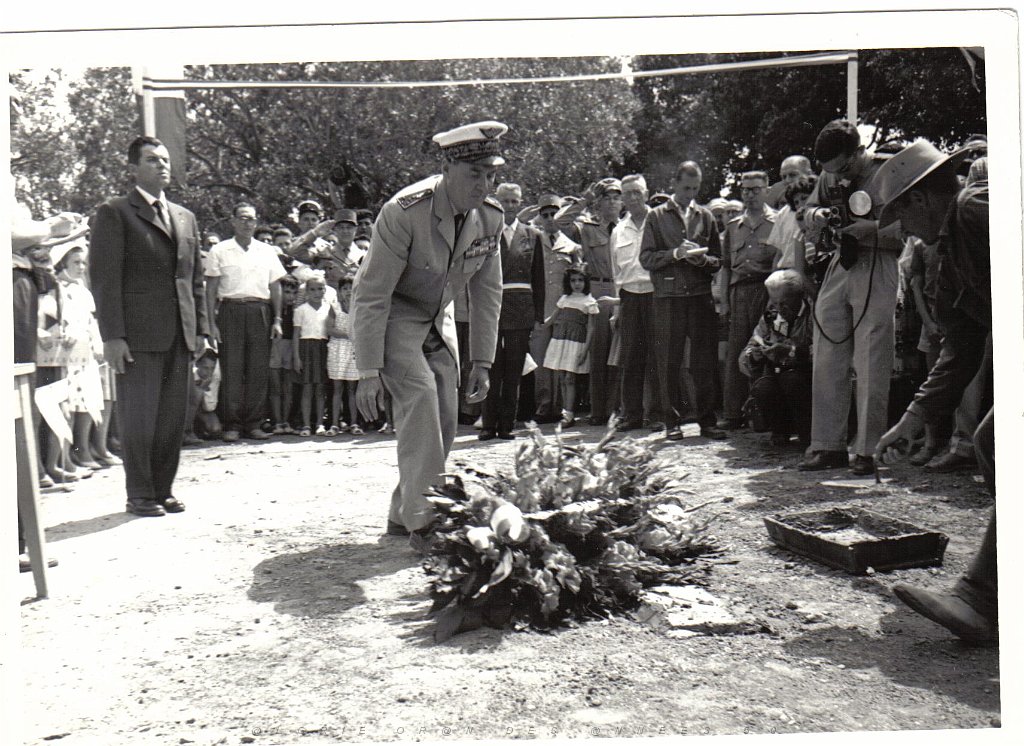 BOU SFER 06 JUILLET 1958 POSE DE LA PREMIERE PIERRE DU MONUMENT AUX MORTS 023.jpg